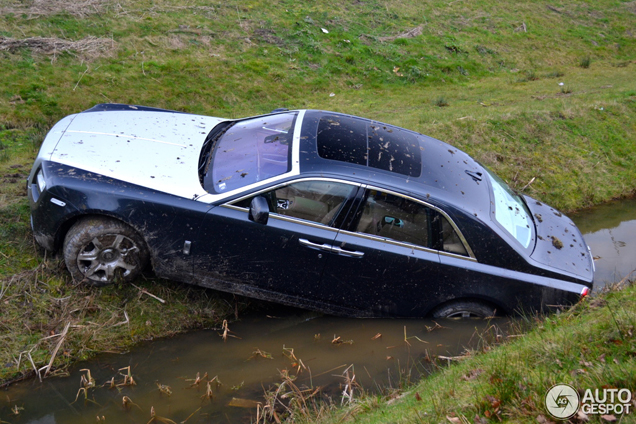 Spot van de dag: verongelukte Rolls-Royce Ghost