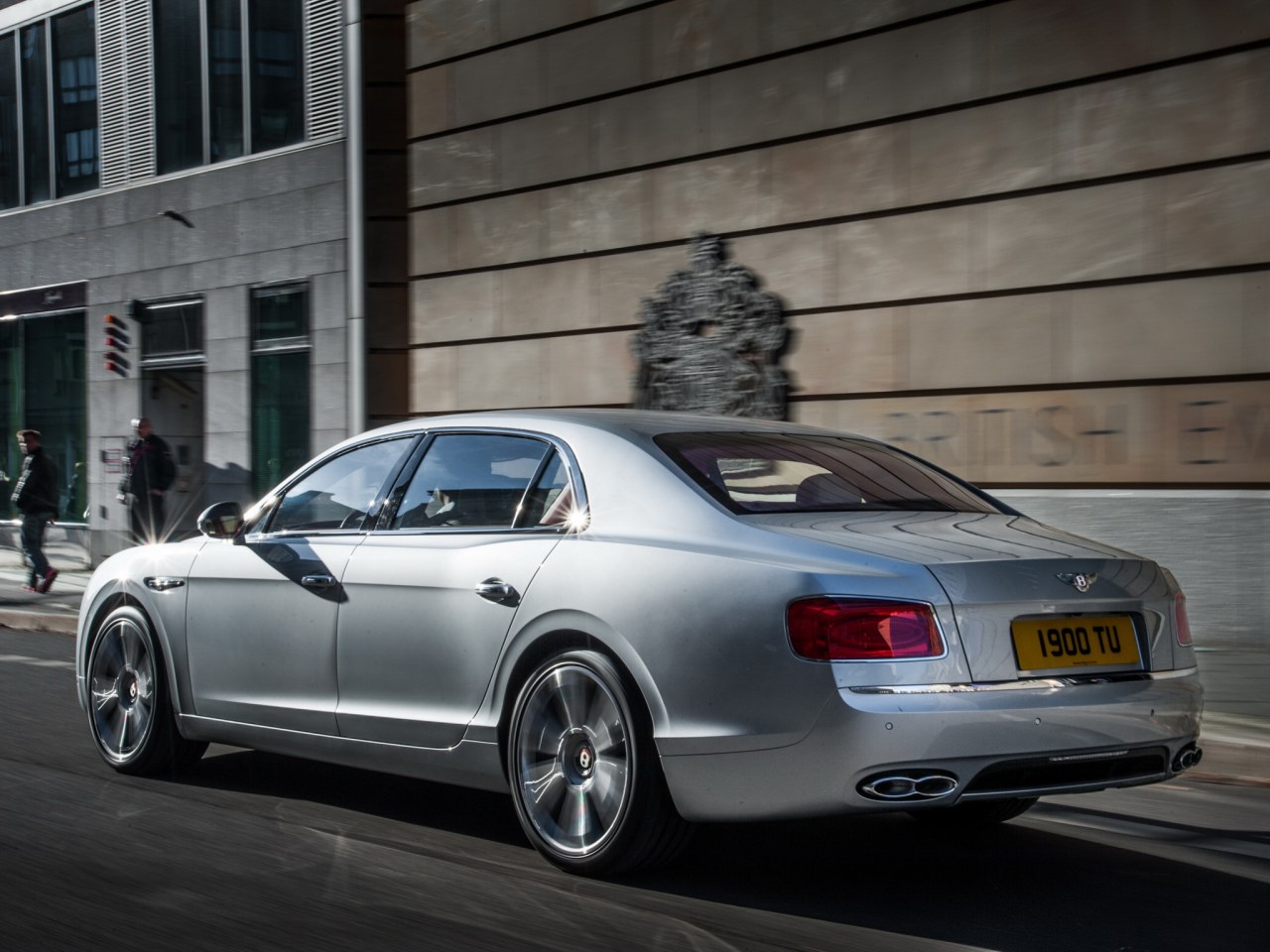 Bentley Flying Spur V8 is ook eindelijk daar!
