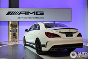 Chicago Auto Show 2014: CLA 45 AMG and SLS AMG Final Edition