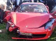 Fudbaler Niang slupao svoj Ferrari u drvo