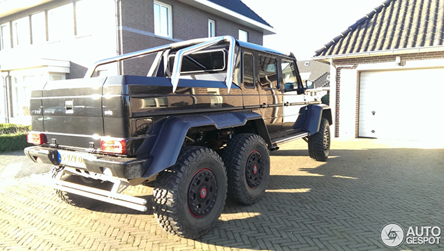 Deze G 63 AMG 6x6 wil je niet in de achteruitkijkspiegel zien