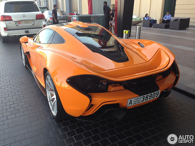 McLaren P1 vindt gretig de weg naar Dubai