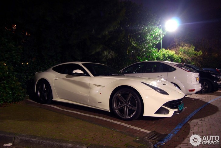 Spot van de dag: Ferrari F12berlinetta in Laren