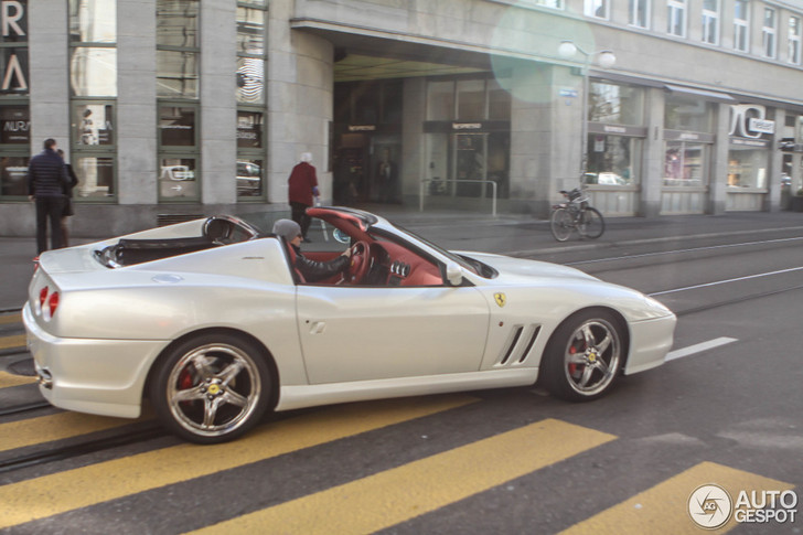 Ferrari Superamerica luidt de lente in in Zürich