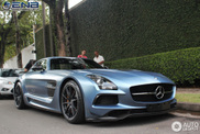 Does matte blue look good on a Mercedes-Benz SLS AMG Black Series?