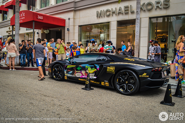 Opvallende Lamborghini #Batventador trekt de aandacht in Beverly Hills