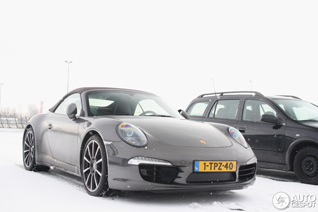 Mini Porsche meeting op Rotterdam The Hague Airport