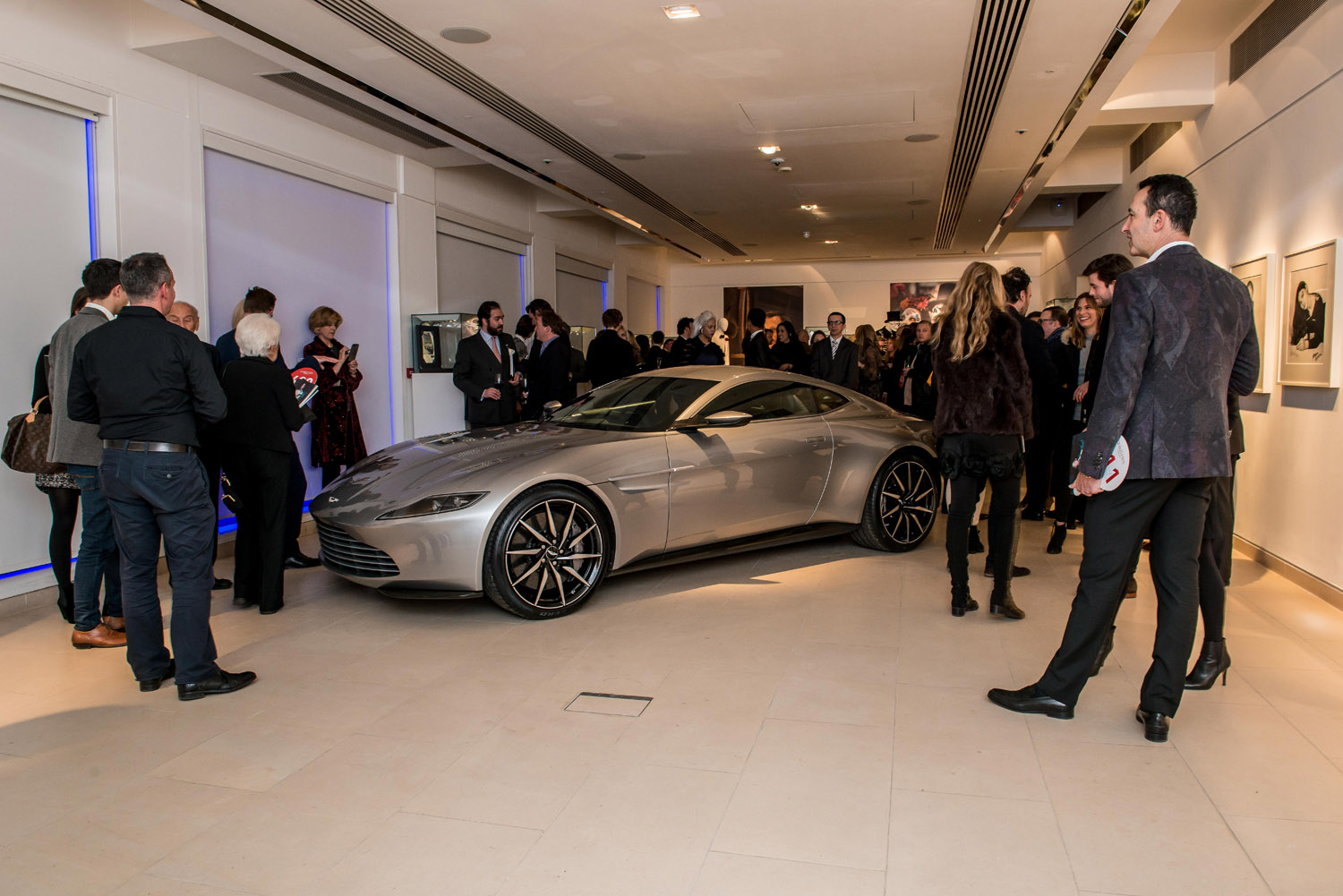 Aston Martin DB10 voor astronomisch bedrag verkocht