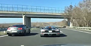 Nissan GT-R en Koenigsegg hebben plezier op de snelweg