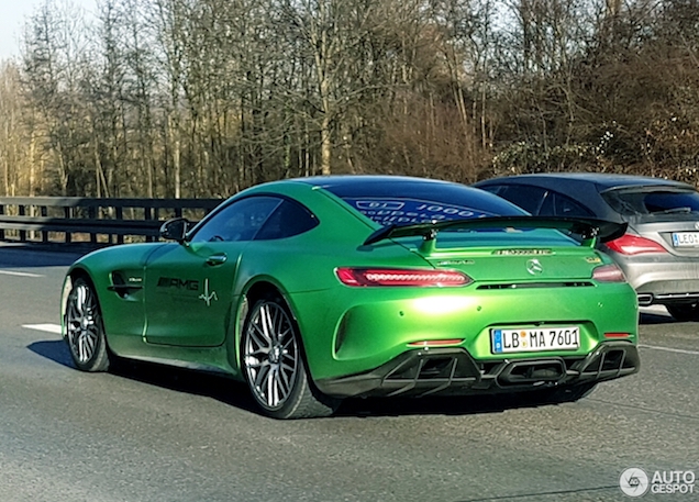 Mercedes-AMG GT-R draait alvast warm