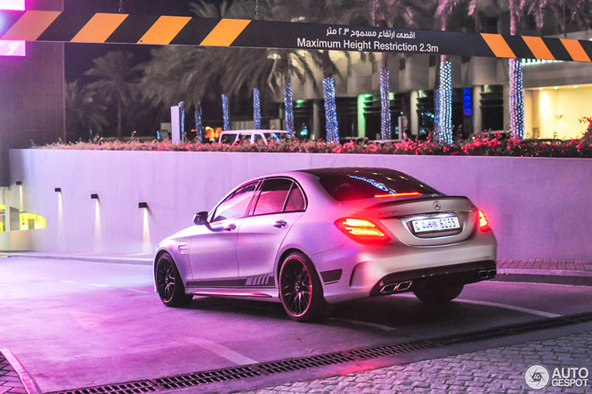 Mercedes-AMG C 63 S schittert in Dubai