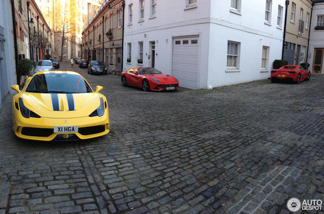 Ferrari-trio gespot op onbekende plek in Londen