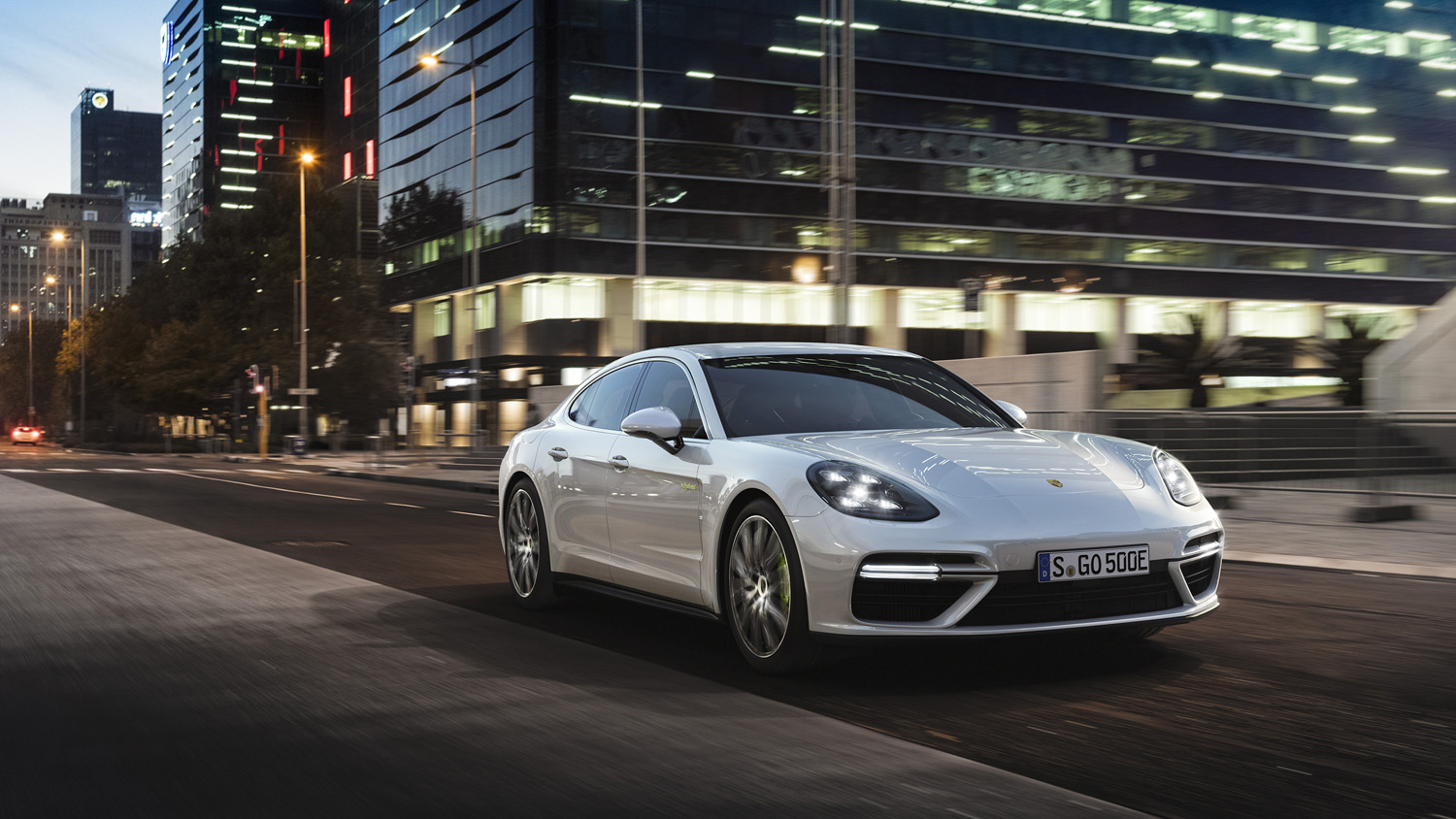 Tweede hybride voor Porsche Panamera is een raket