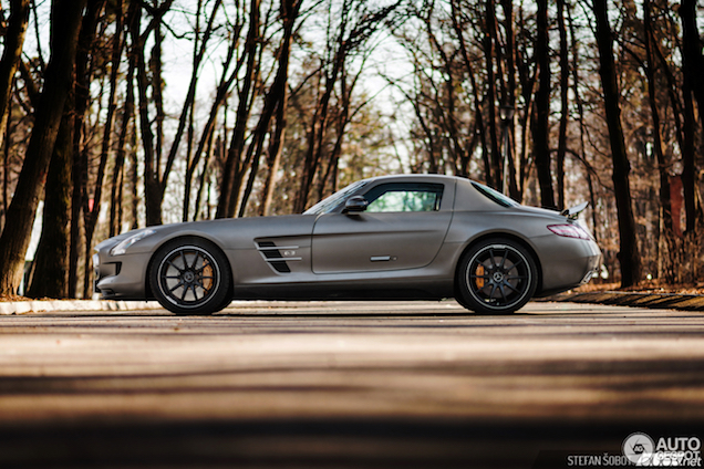 Mercedes-Benz SLS AMG en herfst zijn een fijne combinatie