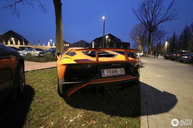 Frank steelt de show met zijn Aventador SV