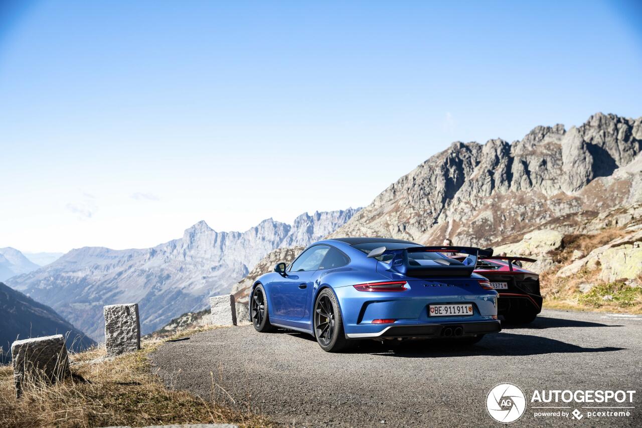 山中拍摄：兰博基尼 Aventador SV 与保时捷 991 GT3