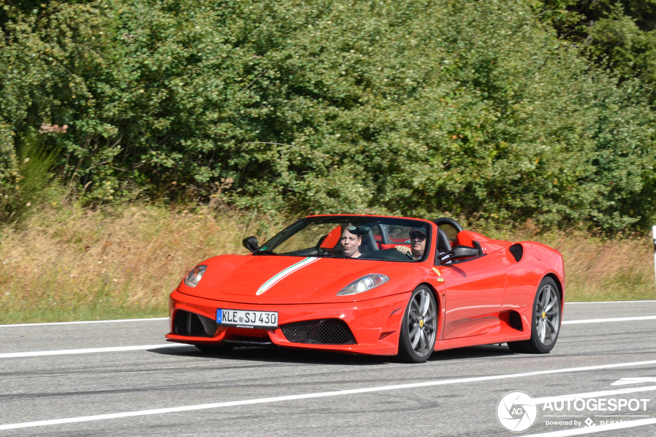 Gespot: Ferrari met lange naam