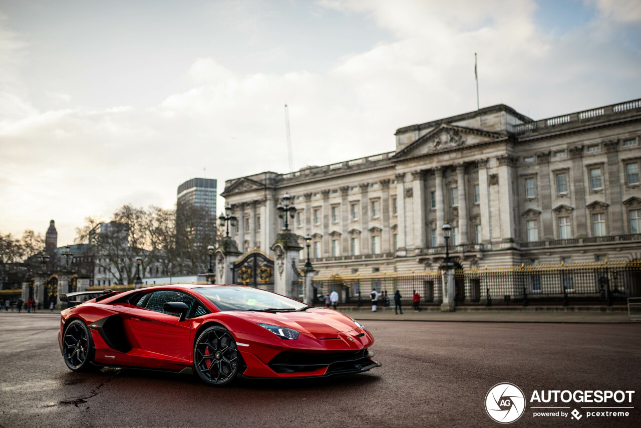 Tour door Londen met Lamborghini Aventador SVJ
