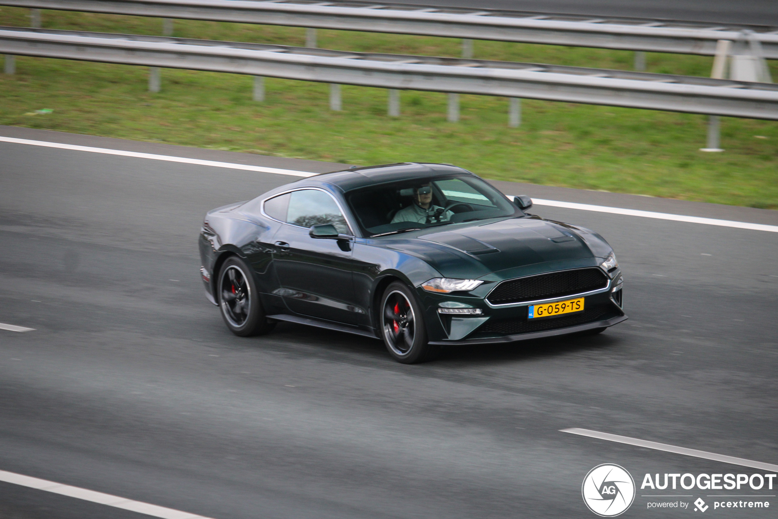 Hier rijdt een absolute liefhebber van de Ford Mustang