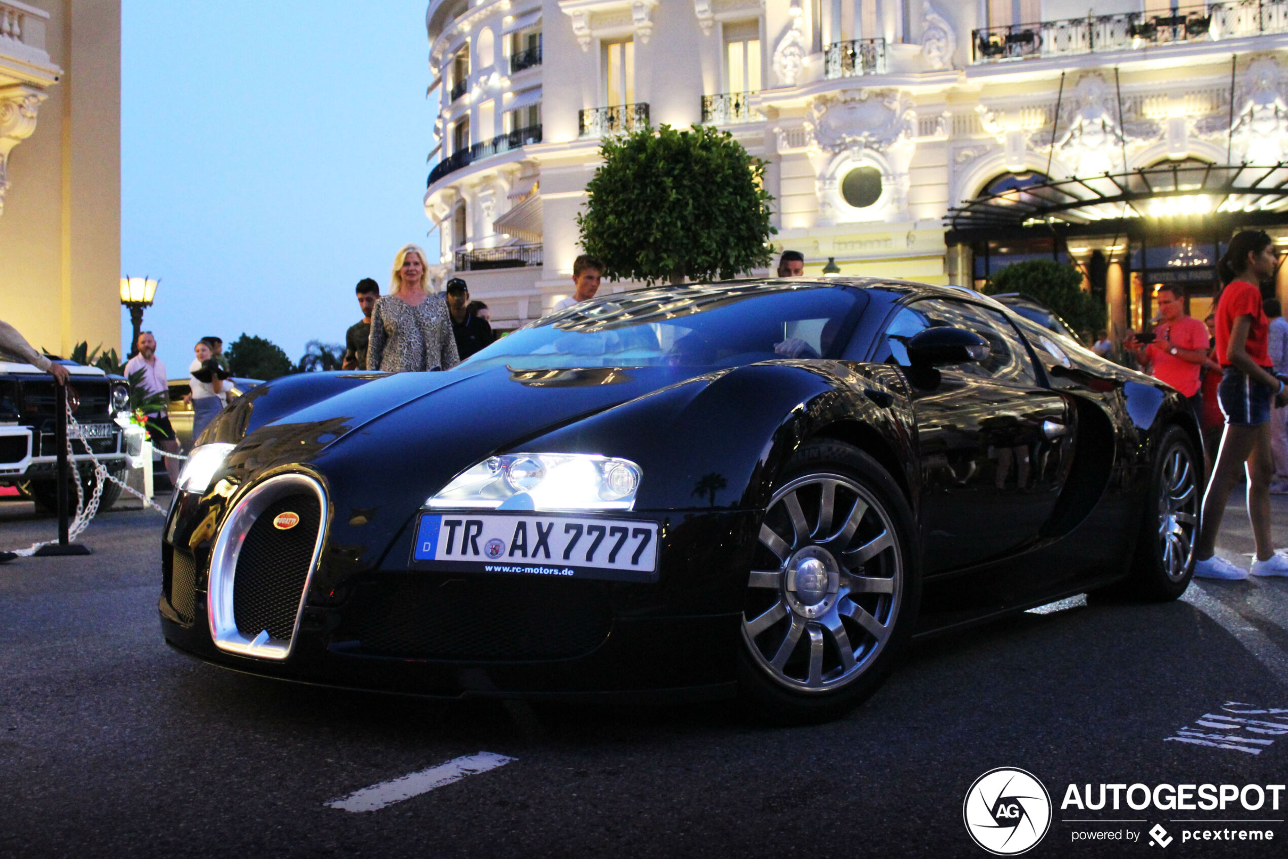 Oldschool Bugatti Veyron 16.4 krijgt de aandacht in Monaco