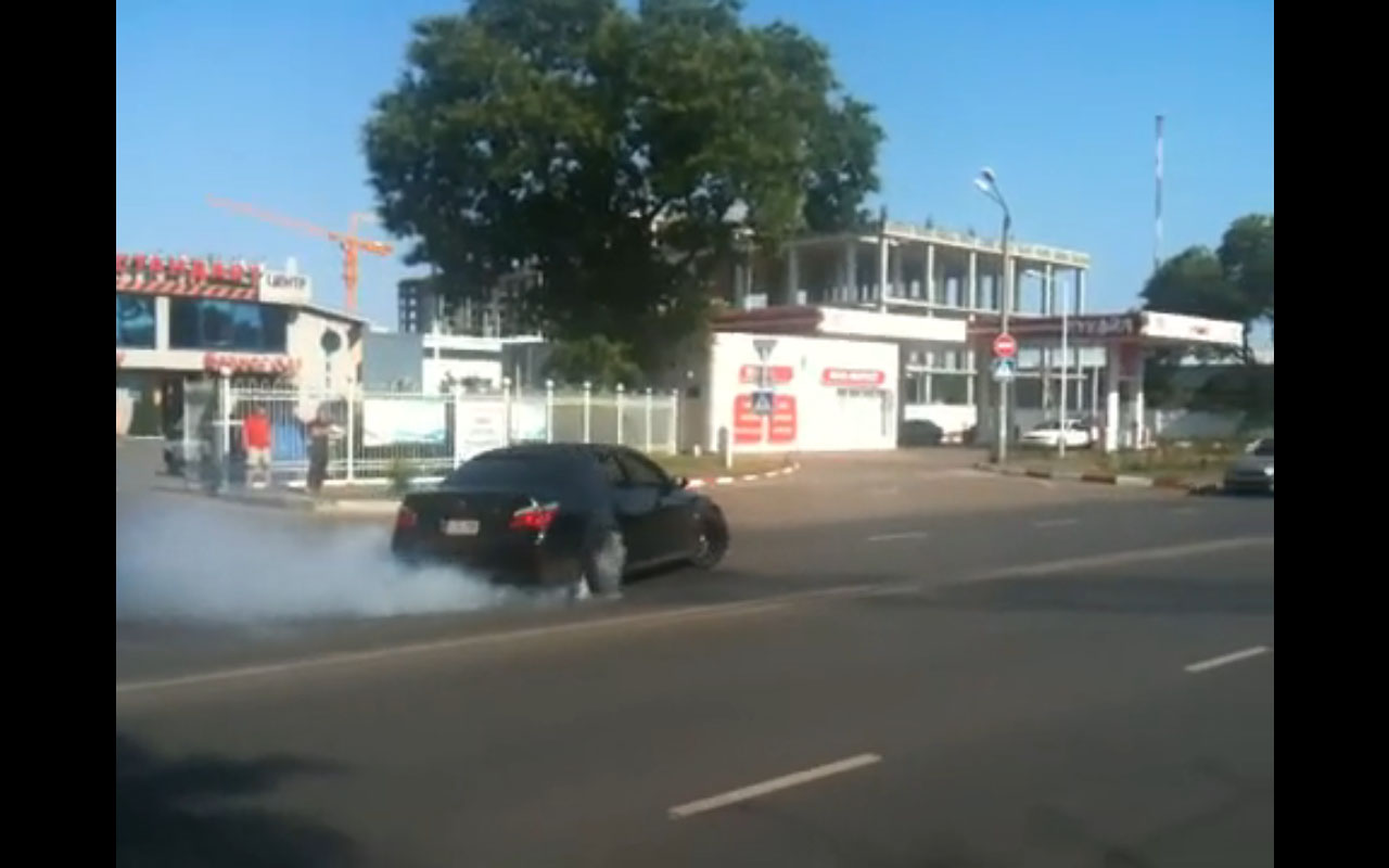 Filmpje: Rus gaat los in BMW M5
