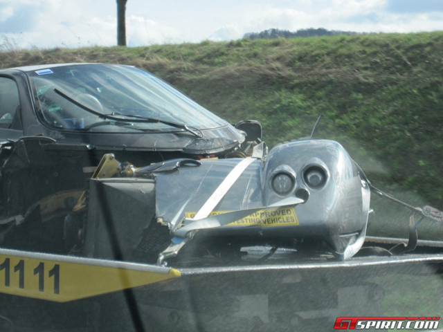 Pagani C9 crasht nabij Mercedes-Benz fabriek in Stuttgart