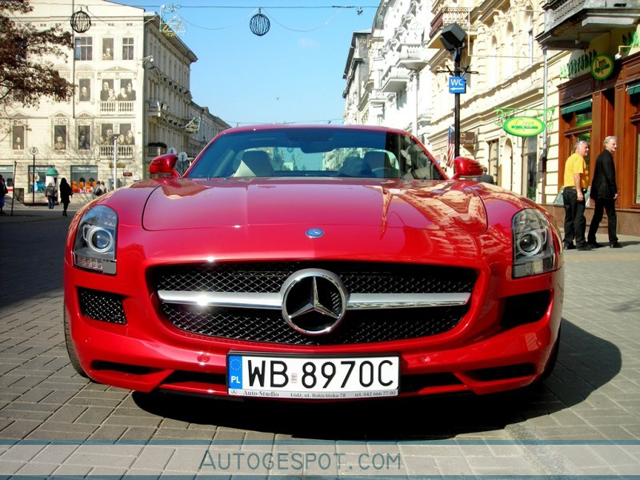 Twee keer bijzondere Mercedes-Benz SLS AMG gespot in Polen