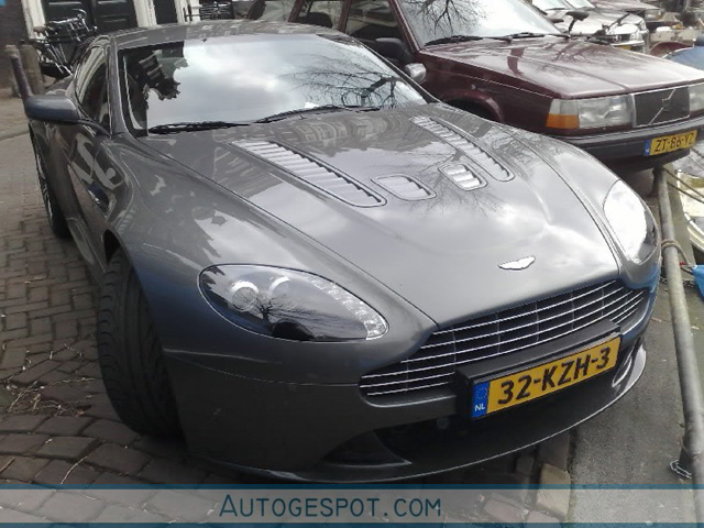 Gespot: Aston Martin V12 Vantage op Nederlands kenteken