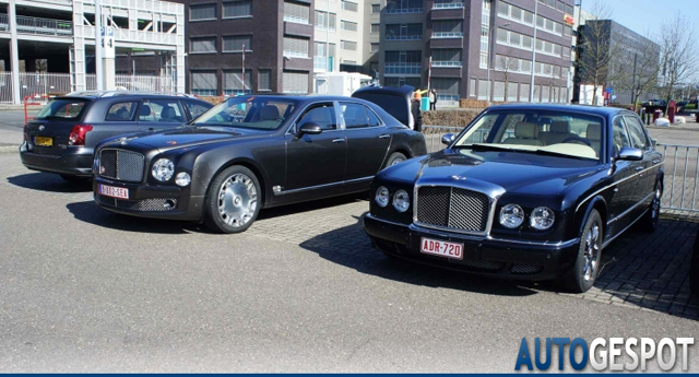 Spot van de dag: elegante Bentley combo in Maastricht