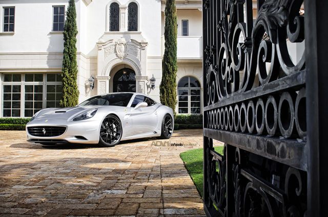 Zomers verlangen: Ferrari California op ADV.1 velgen