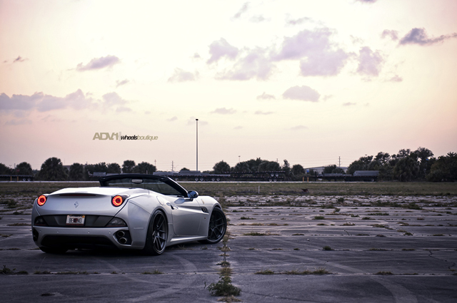 Zomers verlangen: Ferrari California op ADV.1 velgen