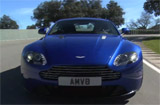 Filmpje: Aston Martin V8 Vantage S wordt los gelaten op Ascari