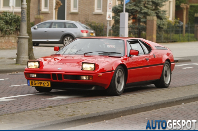 Gespot: legendarische BMW M1 in Amsterdam