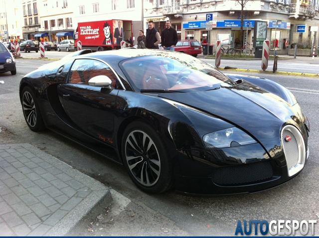 Gespot: tweemaal Bugatti Veyron 16.4 Sang Noir