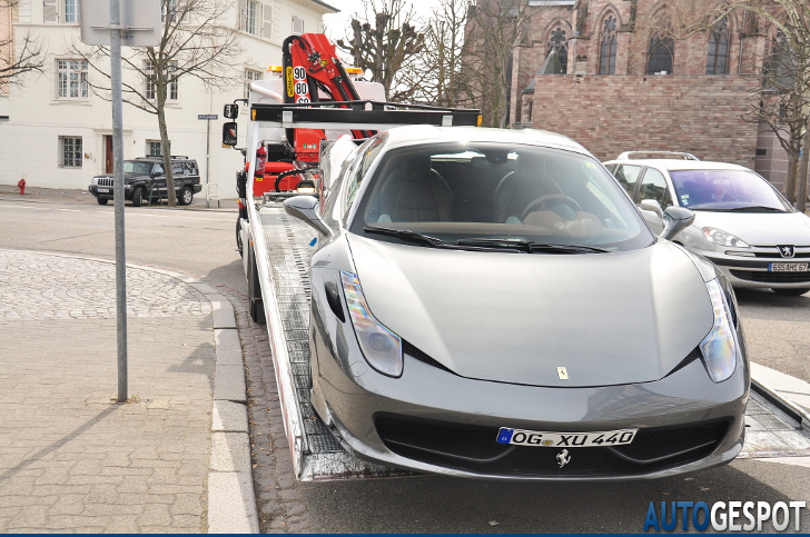 Opmerkelijk: Ferrari 458 Spider op de sleper 