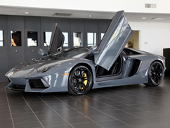 Bij de dealer: Lamborghini Aventador LP700-4 in Grigio Telesto 