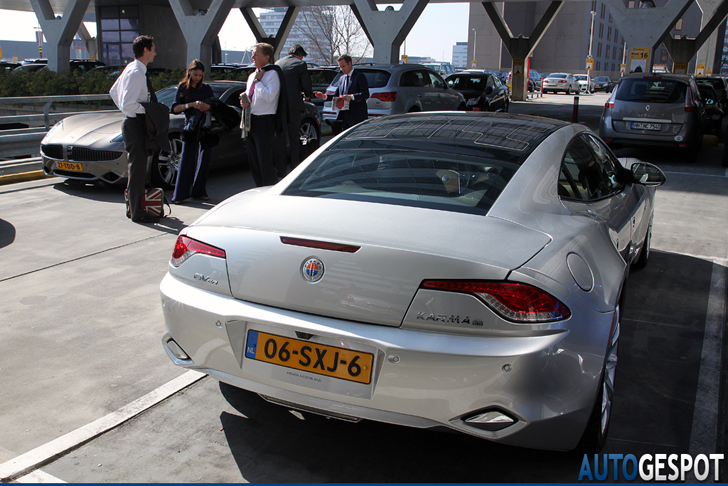 Bekende ontwerper gespot: Henrik Fisker op Schiphol 