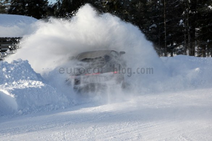 Sneeuwhappen met de Lamborghini Aventador LP700-4