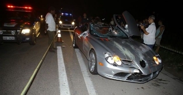 Ongeval: Mercedes-Benz SLR McLaren rijdt fietser aan