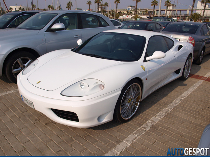 Strange sighting: Ferrari 360 Modena in het wit