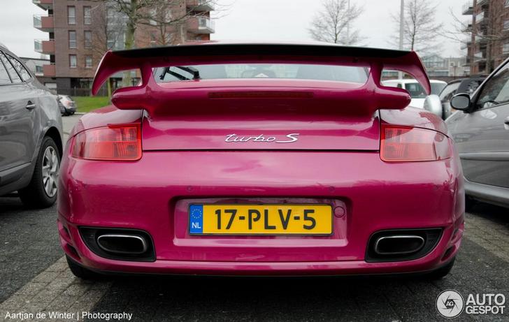 Spot van de dag: Porsche 997 Turbo MkI in het paars