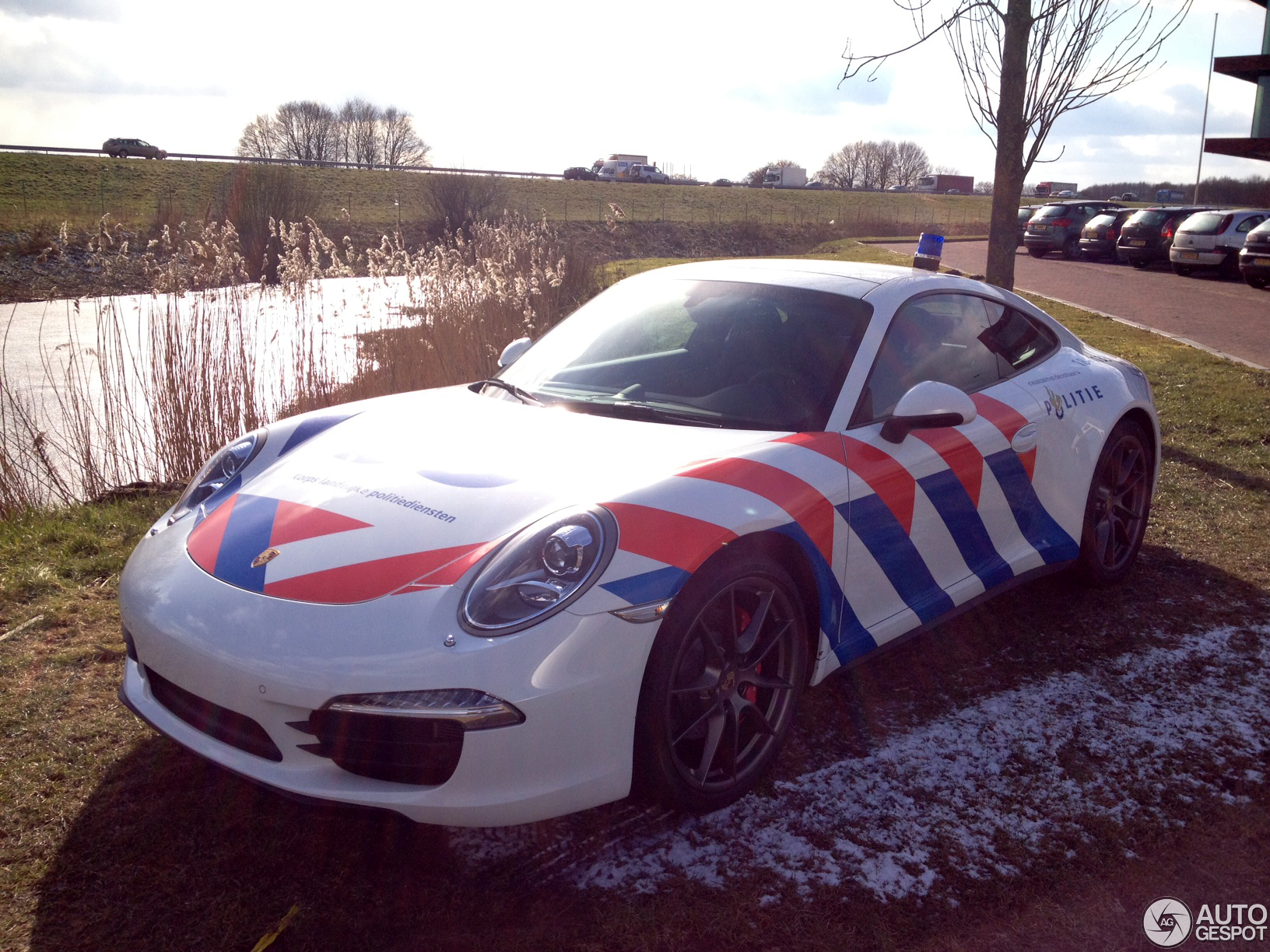 Gespot: Porsche 991 Carrera in politie-trim 