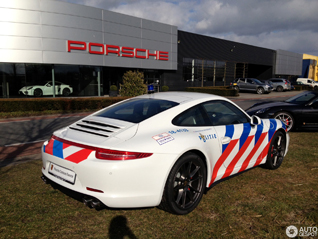 Gespot: Porsche 991 Carrera in politie-trim 