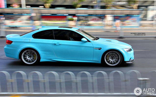 Babyblauwe BMW M3 E92 Coupé knalt je ogen in!