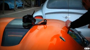 Film: zatrzaśnięty Koenigsegg