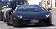 Il n'y a pas que des hommes qui achètent une Lamborghini Aventador
