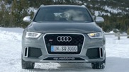Audi RS Q3 schittert in de sneeuw