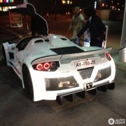 Avistado Gumpert Apollo en Londres