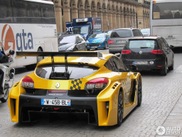 Renault Megane Trophy terrorizes the streets of Paris