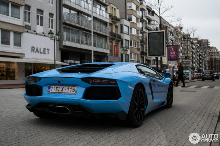 Lamborghini's stoerste gespot in een lief kleurtje